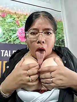   valentina18 online show from May 14, 12:01 pm