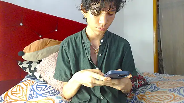 Snapshot of LAICK_01 chatting on April 4, 3:49 am LAICK 01 online show from April 4, 3:49 am