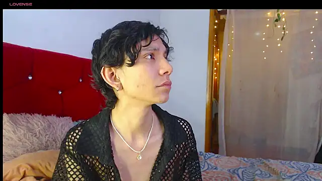 Snapshot of LAICK_01 chatting on April 25, 5:43 am LAICK 01 online show from April 25, 5:43 am