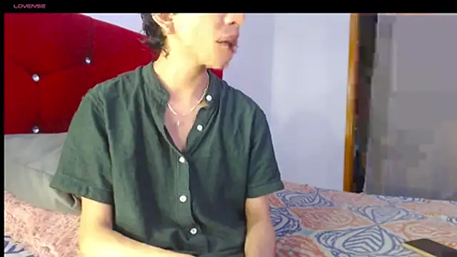 Snapshot of LAICK_01 chatting on April 26, 1:36 am LAICK 01 online show from April 26, 1:36 am