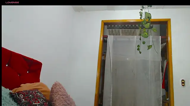 Snapshot of LAICK_01 chatting on April 29, 5:11 am LAICK 01 online show from April 29, 5:11 am