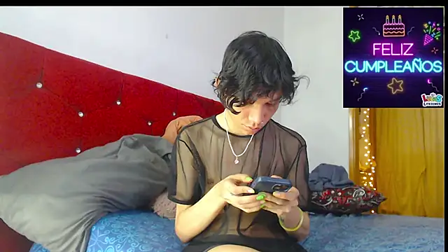 Snapshot of LAICK_01 chatting on May 1, 1:43 am LAICK 01 online show from May 1, 1:43 am