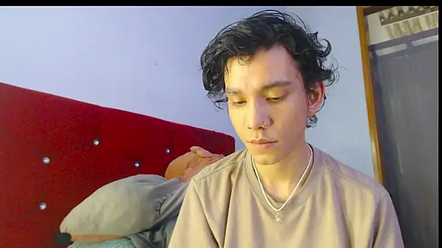 Snapshot of LAICK_01 chatting on May 5, 4:42 am LAICK 01 online show from May 5, 4:42 am