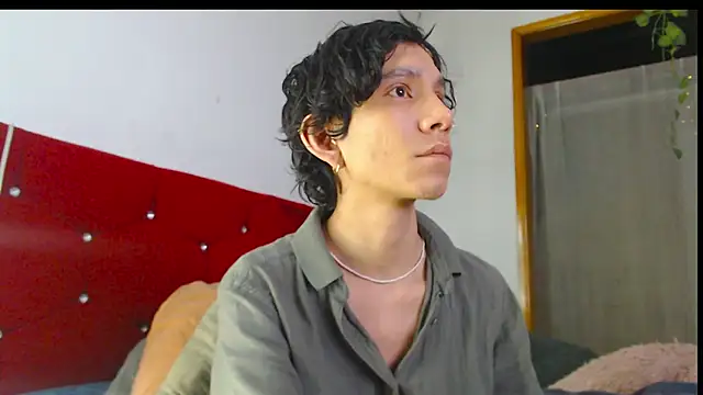 Snapshot of LAICK_01 chatting on May 12, 3:58 am LAICK 01 online show from May 12, 3:58 am