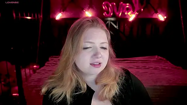 Snapshot of Tinker_Belll chatting on February 18, 8:16 pm Tinker Belll online show from February 18, 8:16 pm