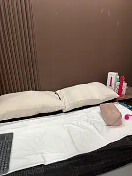 Snapshot of Melissabaylin chatting on March 16, 4:00 pm Melissabaylin online show from March 16, 4:00 pm