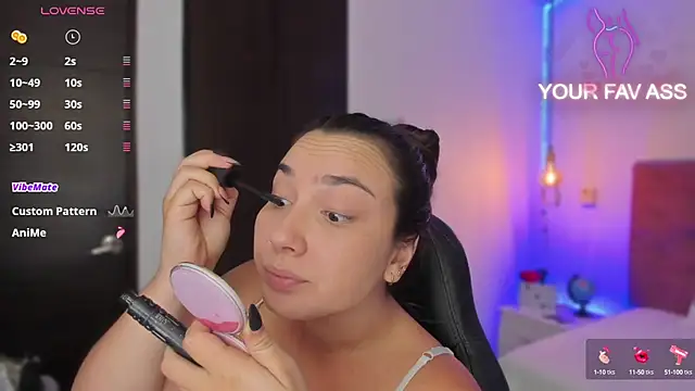 Snapshot of ava_blue chatting on February 13, 7:52 pm ava blue online show from February 13, 7:52 pm