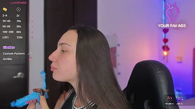 Snapshot of ava_blue chatting on February 15, 7:39 pm ava blue online show from February 15, 7:39 pm