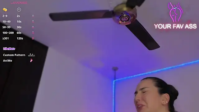 Snapshot of ava_blue chatting on February 19, 2:01 am ava blue online show from February 19, 2:01 am