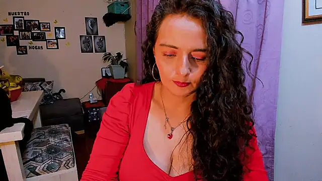 Snapshot of emma_luxy chatting on February 3, 3:48 am emma luxy online show from February 3, 3:48 am