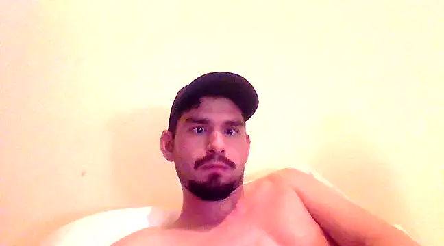 Snapshot of Tomthelong chatting on February 19, 9:25 pm Tomthelong online show from February 19, 9:25 pm