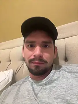 Snapshot of Tomthelong chatting on March 11, 7:37 am Tomthelong online show from March 11, 7:37 am