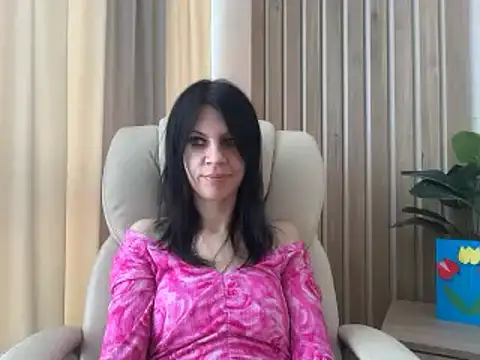 Snapshot of InjaAtHome chatting on April 4, 7:28 am InjaAtHome online show from April 4, 7:28 am