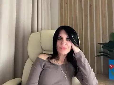 Snapshot of InjaAtHome chatting on April 14, 5:52 pm InjaAtHome online show from April 14, 5:52 pm