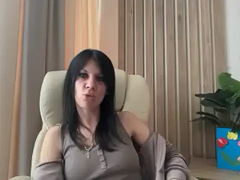 Snapshot of InjaAtHome chatting on April 20, 6:16 am InjaAtHome online show from April 20, 6:16 am