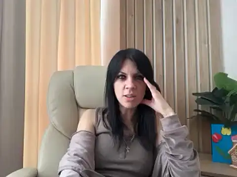 Snapshot of InjaAtHome chatting on April 28, 6:18 am InjaAtHome online show from April 28, 6:18 am