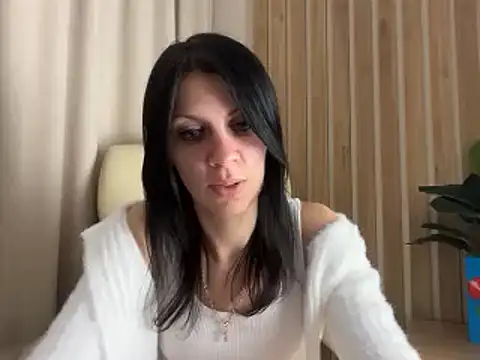 Snapshot of InjaAtHome chatting on May 2, 6:35 pm InjaAtHome online show from May 2, 6:35 pm