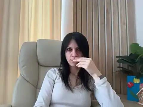 Snapshot of InjaAtHome chatting on May 4, 6:09 am InjaAtHome online show from May 4, 6:09 am