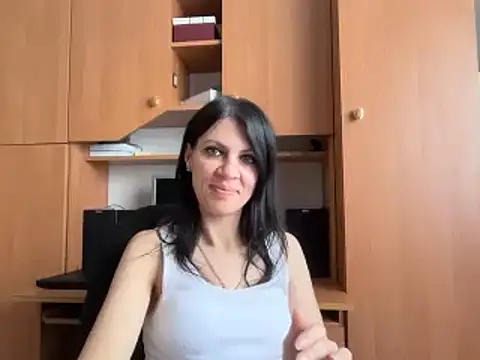 Snapshot of InjaAtHome chatting on May 9, 8:19 am InjaAtHome online show from May 9, 8:19 am