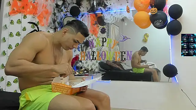 ChoreyTaiylor online show from October 18, 3:13 pm