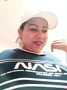 Snapshot of Alyona21 chatting on January 28, 10:23 pm Alyona21 online show from January 28, 10:23 pm