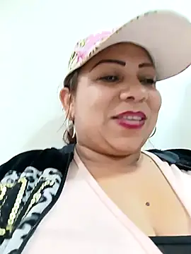 Snapshot of Alyona21 chatting on February 10, 11:45 pm Alyona21 online show from February 10, 11:45 pm