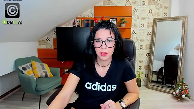 EmillyTaylor online show from December 30, 7:37 am