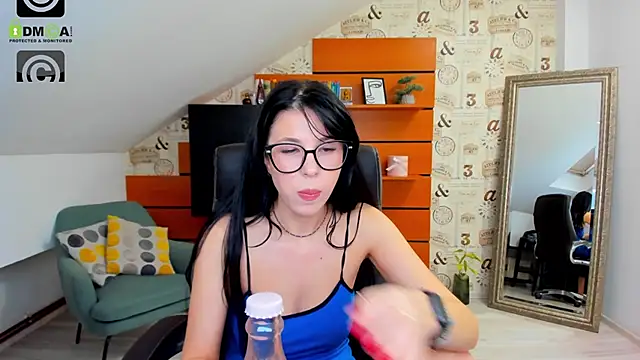 EmillyTaylor online show from January 8, 7:13 am