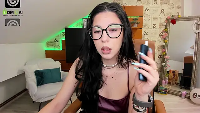 EmillyTaylor online show from March 26, 4:40 am