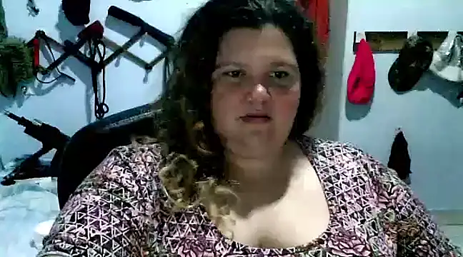 Snapshot of squirt322bbw chatting on March 23, 2:04 am squirt322bbw online show from March 23, 2:04 am