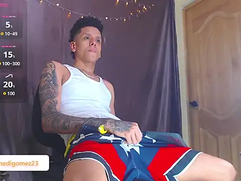 Snapshot of GaboReyes chatting on February 14, 9:44 pm GaboReyes online show from February 14, 9:44 pm