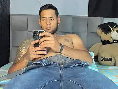 Damianmore01 online show from February 15, 3:14 am