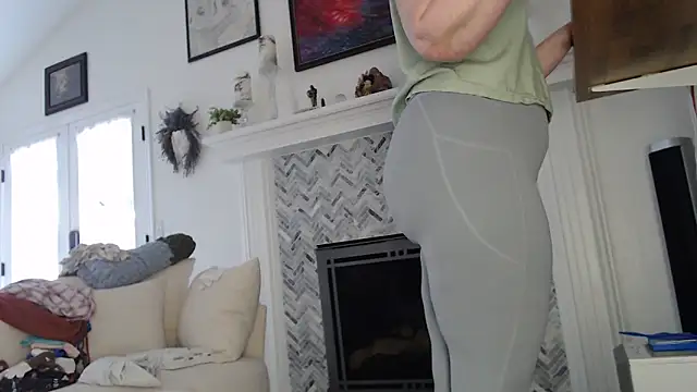 Snapshot of AuroraWillows chatting on October 2, 2:46 pm AuroraWillows online show from October 2, 2:46 pm