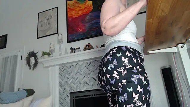 Snapshot of AuroraWillows chatting on October 13, 10:59 am AuroraWillows online show from October 13, 10:59 am