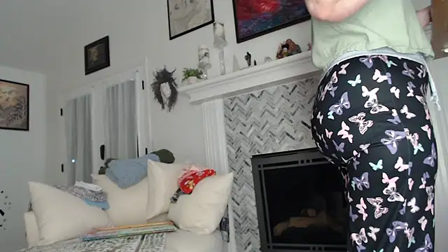 Snapshot of AuroraWillows chatting on October 26, 12:11 pm AuroraWillows online show from October 26, 12:11 pm