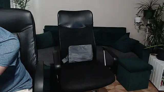 Snapshot of JoannaAndNeighbour chatting on October 3, 10:34 am JoannaAndNeighbour online show from October 3, 10:34 am