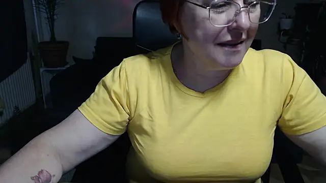 Snapshot of JoannaAndNeighbour chatting on October 21, 2:51 pm JoannaAndNeighbour online show from October 21, 2:51 pm