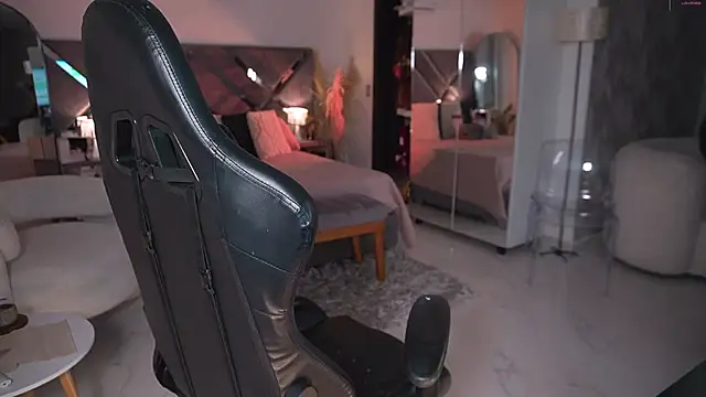 Snapshot of KateOwens chatting on September 18, 10:39 am KateOwens online show from September 18, 10:39 am