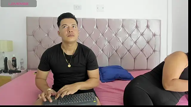 Snapshot of Harry_And_Girls chatting on March 2, 4:17 am Harry And Girls online show from March 2, 4:17 am