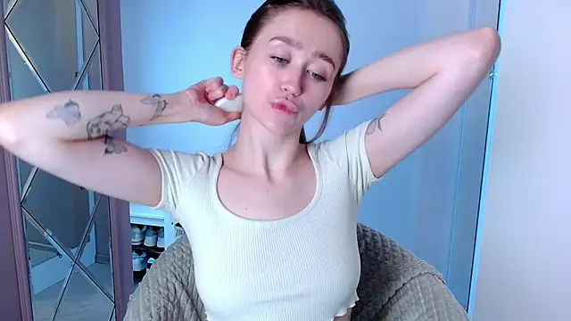 millllina online show from December 20, 1:33 pm