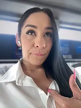 Snapshot of __IRIS__ chatting on March 3, 6:14 pm IRIS online show from March 3, 6:14 pm