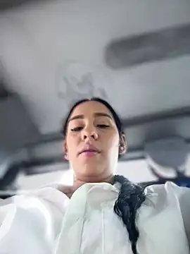 Snapshot of __IRIS__ chatting on March 18, 5:49 pm IRIS online show from March 18, 5:49 pm