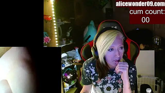 alicewonder09 online show from February 2, 4:48 am