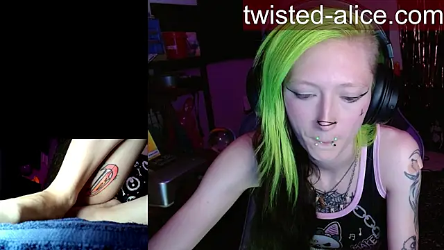 alicewonder09 online show from May 6, 3:13 am