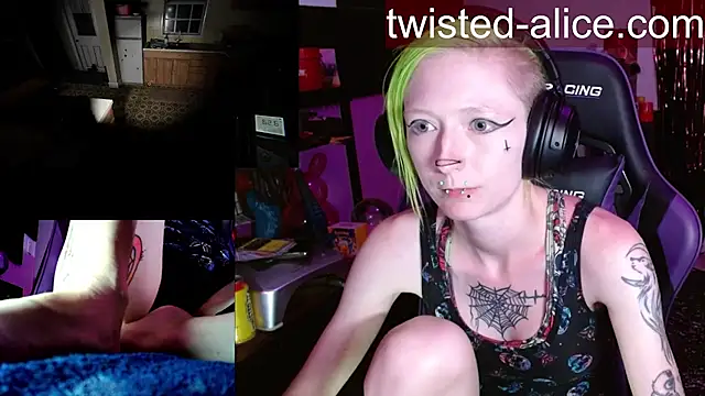 alicewonder09 online show from May 17, 3:04 am