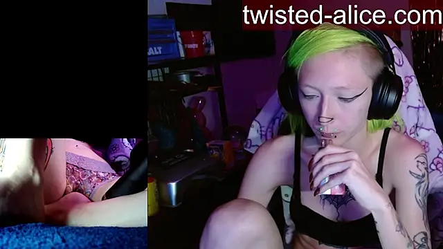 alicewonder09 online show from May 18, 3:24 am