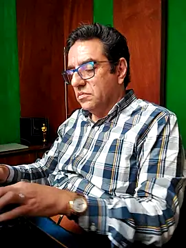 FernandoReuterG online show from December 2, 6:36 pm