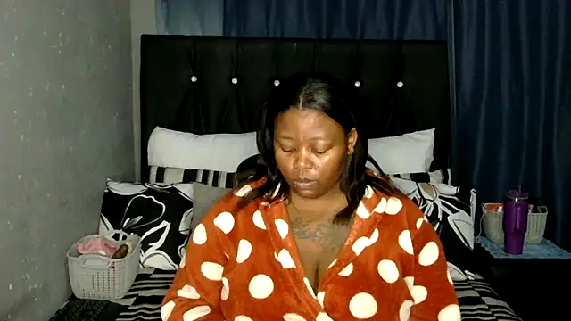 caramelbooty69 online show from March 31, 4:13 am