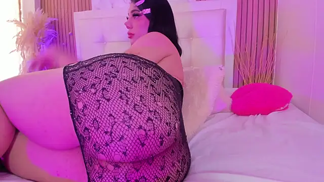 Snapshot of Lulu_exotic1 chatting on June 24, 8:41 pm Lulu exotic1 online show from June 24, 8:41 pm