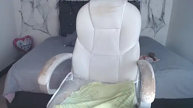 Snapshot of selena_yourmilf chatting on October 14, 3:02 pm selena yourmilf online show from October 14, 3:02 pm